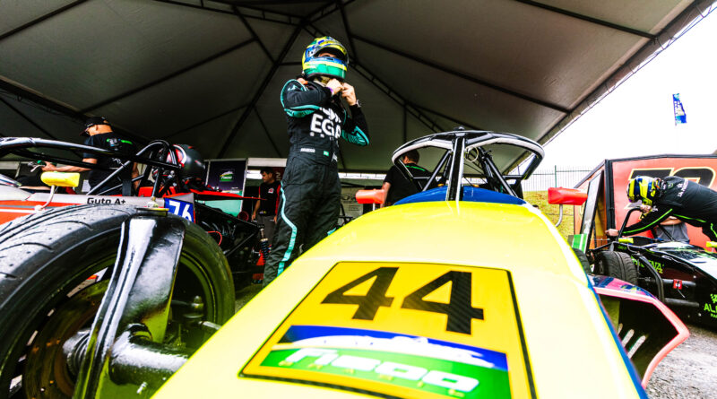 Lélio Assumpção é mais rápido no treino livre 1 da abertura da F1600 em Interlagos | foto: Everton Eifert